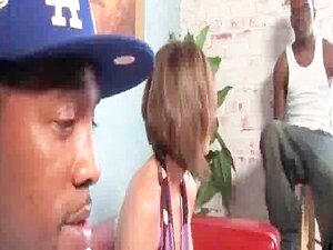 Kuguar Sprawdza Czarne Narzędzia