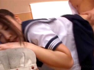 Japanische Studentin Wird In Die Muschi Gefickt