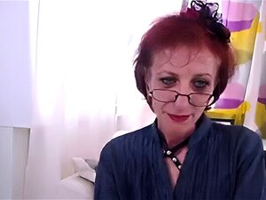 Slank Bestemor Gjør En Striptease