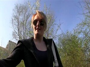 Blond Tjeck Med Perfekta Bröst Betalas För Att Blotta Och Knulla