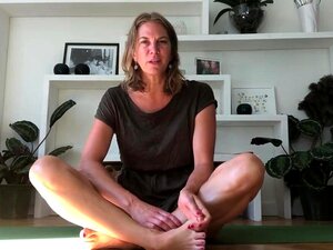 Marling Yoga Nude - Porno @ TeatroPorno.com