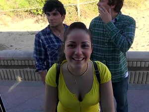 Den Här Veckan På Money Talks Ger Vi Dig Vårt Första Fantasifotbollsläger Någonsin. Havoc Hittar 2 Damer Redo Att Göra Några Touchdowns. Sedan är Det På Vår Hot Titty Wing Eating-tävling. Låt Oss Se Om Våra Tävlande Kan Ta Sig An Havoc Och Ner Mer Topless