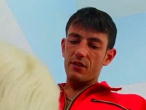 La Pulizia Del Bagno Si Trasforma In Sesso Anale Bollente