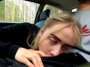 Experimente O Prazer Supremo Enquanto Uma Sedutora De 18 Anos Te Leva Para Uma Selvagem Viagem De Carro. Você Não Vai Acreditar No Que Ela Pode Fazer Com Sua Garganta Apertada.