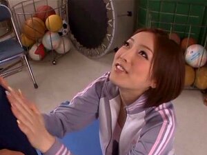 Ai Haneda Japanse Kinky Lerares Geniet Van Seks, Ai Haneda Is Een Hete Aziatische Lerares. Ze Is Een Hete Milf Die Houdt Van Pijpen En Wat Handwerk Doen Terwijl Ze Met Haar Groep Studeert Mmf. Ze Houdt Van Dubbele Pijpen En Krijgt Ladingen Sperma Op Haar 