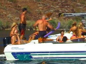 Laat Je Tieten Zien En Win Kralen Of Een Ballon