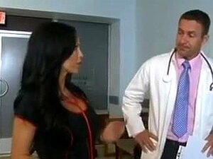 Perfekte Busty Brünette Wird In Ihrer Süßen Spalte Gefickt. Leckere Brünette Mit Ziemlich Großen Titten Liebt Es, Gefickt Zu Werden, Und Als Ihr Arzt Sie Hart Nimmt, Stöhnt Sie Und Wartet Auf Seinen Saft