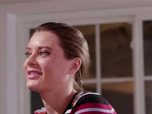 Lesbisk Babe Lana Rhoades Och Christie Stevens Intensiva Sc. Christie Stevens Introducerar Sig För Lesbisk Babe Lana Rhoades Att Det är Hennes Första Gång Och Hon är Villig Att Göra Allt För Att Tillfredsställa Henne På Massagebordet SÅ Snart Lana Blir Kå