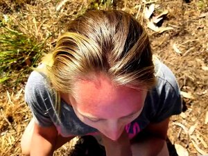 Amateur-Blondine-MILF Liefert Einen Heißen Blowjob Im Freien