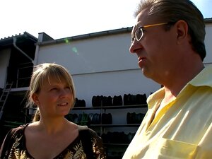 Koe Kypsän Ja Seikkailunhaluisen Rakkauden Puoli Saksalaisen Kaunottaremme Kanssa Kuumassa Doggystyle-tyyliä. Valmistaudu Villille Matkalle, Kun Hän Vie Sinut Nautinnon Ja Kivun Polulle. Älä Jää Paitsi Tästä Ainutlaatuisesta Kokemuksesta!