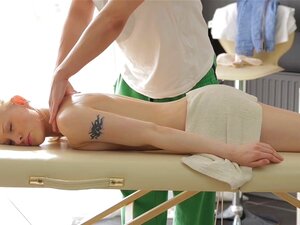 Het Massage Får Söta Tori Att Vilja Ha Mer, Du Kan Se Att Denna Brud Kom Till Den Privata Massagestudion Inte Bara För En Ryggmassage! Titta På Hennes Förföriska Och Smutsiga Leende! Hon Ville Prova Allt, Från Rövmassage Till Heta Bröstmassage, Och Till S