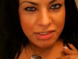 Ингрид Лемос Италијанска шимејл мастурбација и свршавање