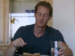 Abella Danger Passar Den Perfekta Frurollen