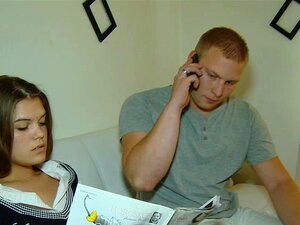 Venda Sua Namorada - Ele Precisa De Dinheiro E Ela Precisa De Um Pau