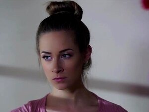 Słodkie Baletnice Jedzą Swoje Mokre, Ociekające Ciasne Cipki