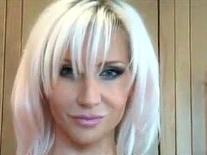 Blond Brytyjska Milf Drażni Się W Lateksie