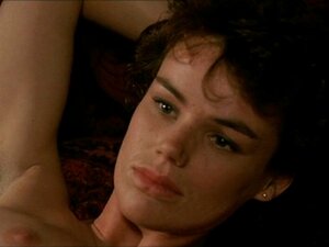 Claire Nebout Nago - La Condanna 1990. Claire Nebout W Nagiej Scenie Z La Condanna, Która Została Wydana W 1990 Roku, Pokazuje Nam Swoje Cycki I Krzaczastą Scenę Seksu