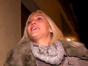 Lažni Javni Agent Jebe Plavušu Iz Perspektive. Lažni Javni Agent Plaća Vruću Europsku Plavušu Za Snimanje U Donjem Rublju, Ali Onda Ga Vodi Na Krov Gdje Puši I Jebe Njegov Veliki Kurac Iz Perspektive