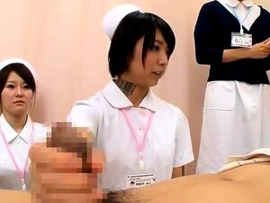 Las Enfermeras Asiáticas Traviesas Ponen Sus Habilidades De Paja En Acción