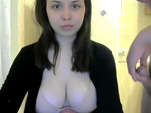 Sexig Sötnos Studsar Stora Bröst På Webbkamera,