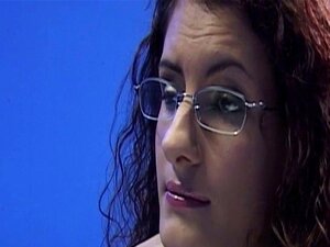 Gatinha Acaricia O Pau Do Velho. Gatinha Acariciou O Pau Do Velho Depois De Ter Sua Buceta Lambida Em HD