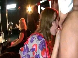 42 Милф-ице измичу контроли на секс журци 51