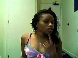Black bitch showing wazoo on webcam