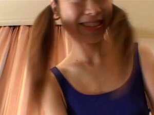 Japanese Schoolgirls Gives Steamy Blowjob And Collects Jizz