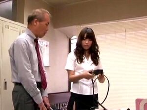 Heiße Asiatische MILF Genießt Dominanz Und Bondage, Diese Versaute Japanische MILF Ist Heiß In Ihrer Bondage-Unterwäsche. Sie Ist Ein Dominantes Mädchen Und Bringt Ihren Typen In Eine Position, Damit Er Nicht Nein Sagen Kann! Sie Ist Ein Anblick In Ihrem 