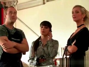 Droljaste Cure Ližu Pišalinu S Nogu,