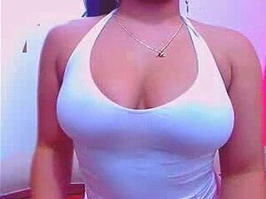 Pogledajte Ovu Bujnu Lepoticu Dok Se Zadovoljava Pred Kamerom. Nećete Moći Da Joj Odolite Kada Se Jebe U Dupe. Čista Amaterska Akcija Na Web Kameri!