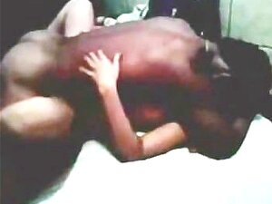 Indiase Arische Meid Wordt Hard Geneukt Door 2 Zwarte Shudra Goondas In Een Smerig Hotel