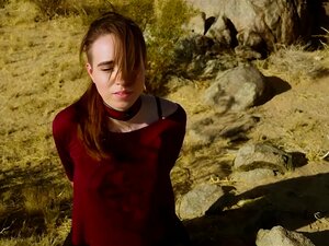 Pieni, Kova Palvelija Sadomasokisti Brooke Johnson Kiskaisee Pissaa, Saa Kiinteän Kiinnityksen Ja Saa Vakavan Queening Persejob Seshin Joshua Treen Aavikkokallioilla Tässä Domthenation-dokumentissa