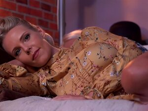 Bigboobs Biondo Ragazzo Giostre In Cowgirl E Prende Lei Micio Leccato In Ostello Terzetto Prima Missionario Sesso