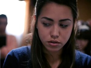 Корумпирани бискуп манипулише 18-годишњом девојчицом у сексу