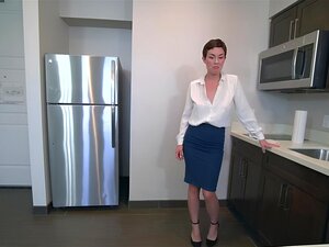 Kiedy Pasierb Tony Opowiada O Swojej Niepewności, Wyznaje Swojej Macosze Olive Glass, że Martwi Się, że Jest Niedoświadczony W Randki Scena Olive Natychmiast Oferuje Swoje Talenty, Aby Pokazać Tony ' Emu Dokładnie, Co Musi Zrobić, Aby Zadowolić Każdą Kobi