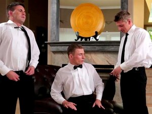 Rozerwany Mięśniowy Amator Spitroasting W Trójkącie, Rozerwany Mięsień Amator Spitroasting W Trójkącie Przed Wytryskiem Na Sześciopak