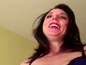 Mamá Pilló A Su Hijastro Y Le Ayudó Con Una Buena Follada En El Culo