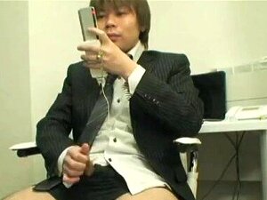 Hiroki Nishi - Een Oosterse Homo Verslaafd Aan Mobiele Porno