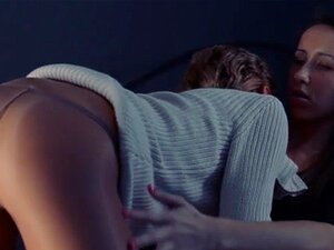 Ultra Playgirl Guta I Drka Ogromni Kurac, Ovaj Kratki Primjer Filmske Scene U HD-u Oralne Stimulacije Je Oralno U Orning Muženju Ispod Stola