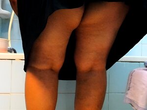 Зрела дебељуца ббв бака перверзно јебе у дупе