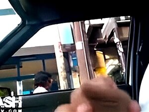 Doživite Uzbuđenje Uz Uzbudljivi Susret U Automobilu. Ove Vruće Dame Znaju Kako Pokrenuti Vaš Motor. Pripremite Se Za Divlju Vožnju S Car DickFlash Two!