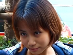 Irstas Itämainen Arisa Himeno On Erittäin Vain Ilosta. Chesty Aasian Hotty Nauttii Julkisesta Esittelee Hänen Hahmonsa