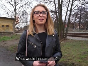 Agente Público Com Cabelos Castanhos Fofos Adora Mostrar Suas Habilidades Excitantes