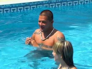 Ungarsk Babe Spiller Festspill Før Hun Suger