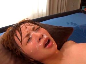 Rika Hoshimi, Die Versaute Japanische MILF, Genießt Es, Schwänze Zu Essen, Rika Hoshimi. Die Geile Japanische MILF Küsst Ihren Typen, Bevor Sie Seinen Harten Schwanz Nimmt. Sie Schluckt Seinen Schwanz Tief Und Bekommt Eine Ladung Ins Gesicht, Bevor Er Ihr