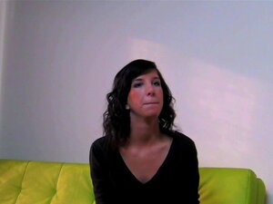FakeAgent Sexy Brune Timide Pliée Sur Le Bureau Et Baisée Durement Au Bureau