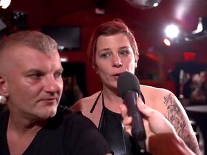 Sexuellt Upphetsade Människor Besöker Varje Swingerfest I Staden Och Har Massor Av Njutning, Hela Natten Lång