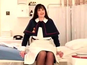 Gledaj Kako Sada Povlači Rang! - Velike Sise, Visoke Pete, Potpuno Modni Najlonke Porn