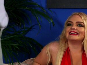 Glam Domina Zegarki Się Rozbierają. Glam Ubrana, Biuściasta Domina Patrzy, Jak Przegryw Rozbiera Się W HD